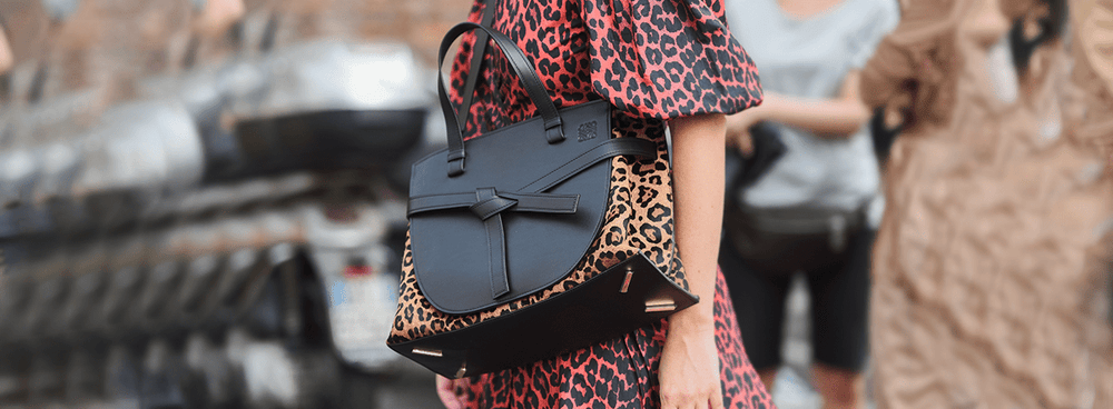 Ton-in-Ton: Wie der Monochrom-Trend die Taschenwelt erobert